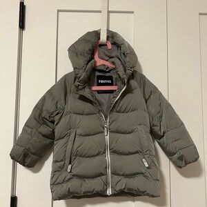 Reima Kids Gray Puffer Jacket with detachable hood. Size 4.